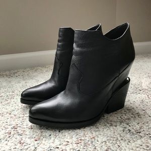 Ash
Women's Natural Lula Black Wedge Ankle Boot